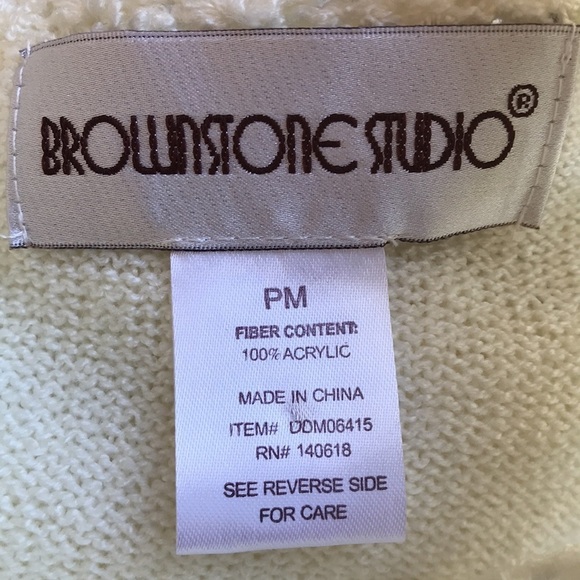 Brownstone Studio pale yellow peekaboo acrylic sweater, size PM - Picture 8 of 9